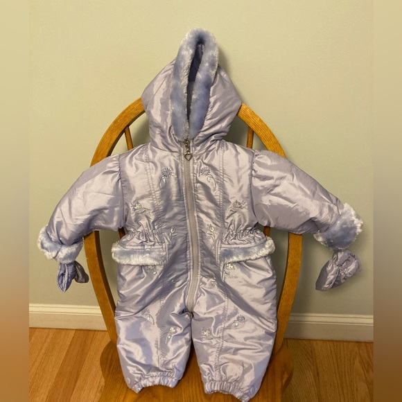 OshKosh B’gosh Lavender Hooded Zippered Snowsuit and Attached Mittens - 12 mos - Picture 2 of 13